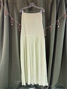 Alexis Sunniva inspired dress
